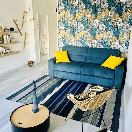 Grand Terrasse Vue Sur Et Parking *