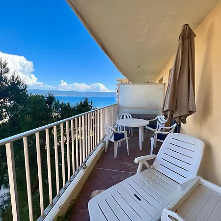 Grand Terrasse Vue Sur Et Parking *